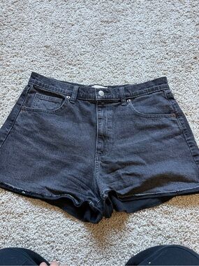 Universal Thread Black 90s cut-off high-Rise Denim Shorts